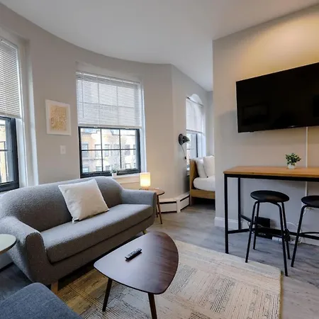 Spacious Studio Prudential Area
